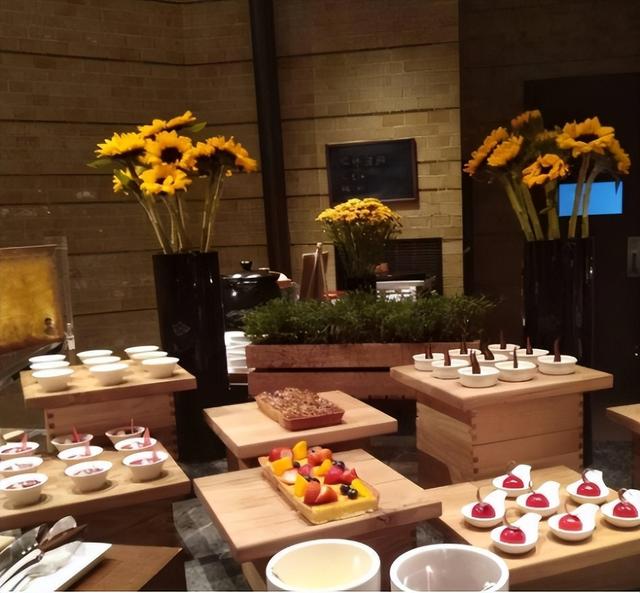 房价|洗脚城服务全国第一,房价却排倒数?这个城市的夜生活有多丰富