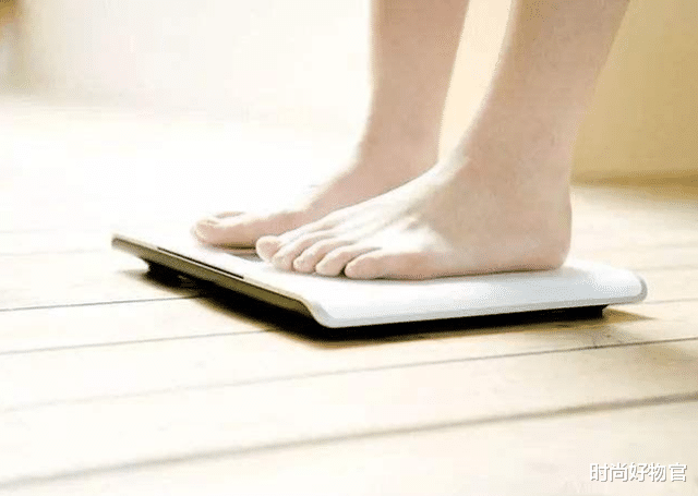 呼啦圈|女生若想拥有“小蛮腰”,戒掉4个小零食,坚持转呼啦圈帮助大