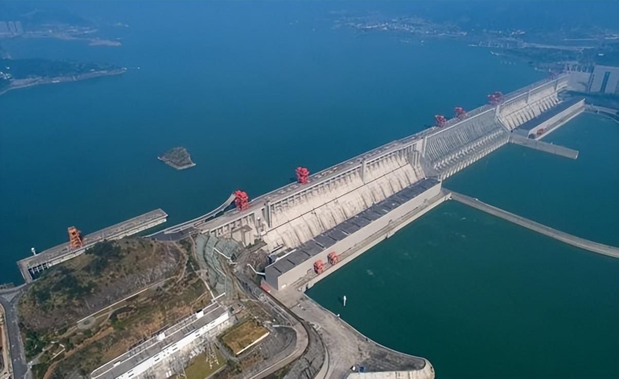 三峡大坝减慢了地球的自转速度,将一天的长度增加了 0.06 微秒