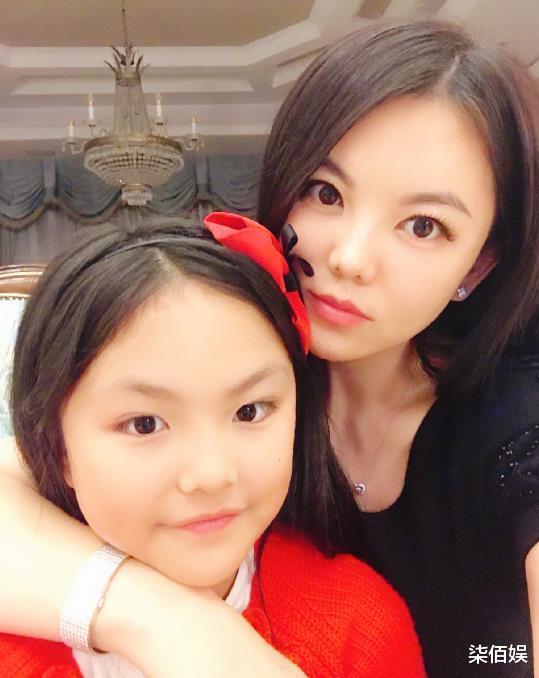 杨千嬅|李湘晒女儿原图照，王诗龄街头回眸甜笑，身材苗条皮肤有些黑