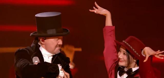 颖儿|六大卫视春晚:Baby客串主持,张碧晨华晨宇隔台相望,吴莫愁复出