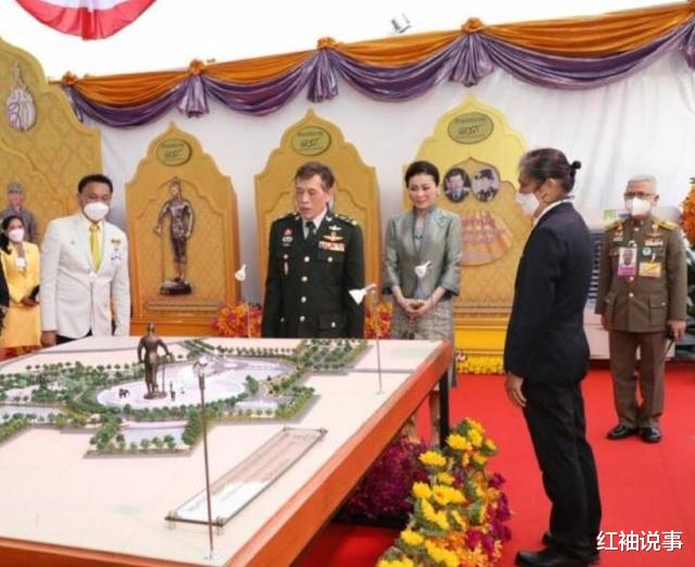 苏提达|44岁苏提达风趣幽默，跟小粉丝玩“躲猫猫”，逗得泰王开怀大笑