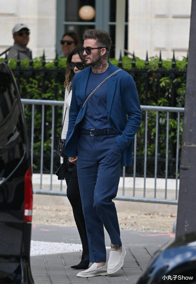 恩爱夫妻!贝克汉姆与维多利亚巴黎出街被拍,辣妹轻松驾驭恨天高