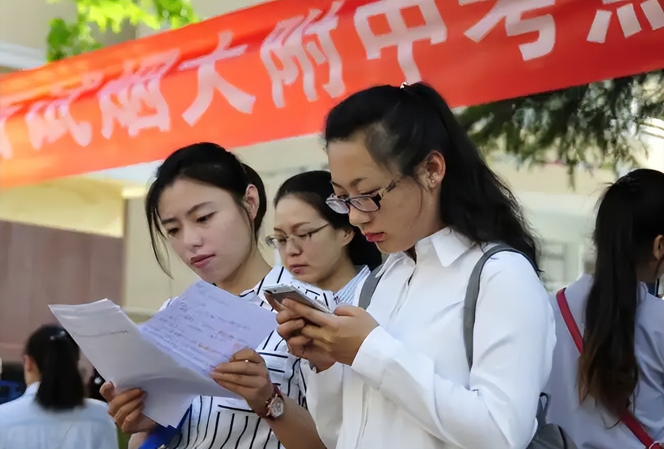 招聘|一所县城中学招聘语文教师,录取条件却让人费解,门槛这么高吗?