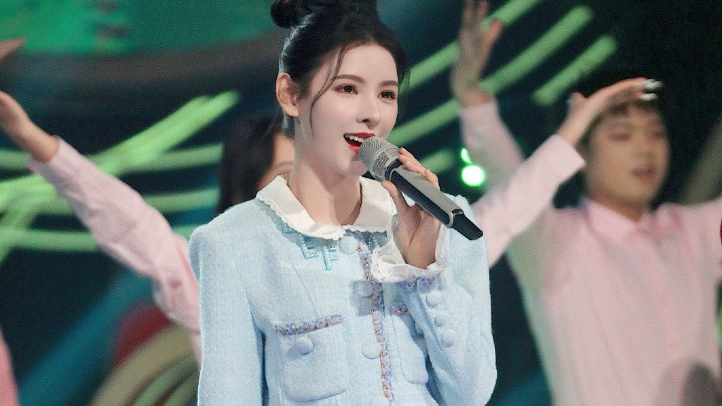 周洁琼|张予曦元宵晚会大小姐穿搭风格不要太美了！淡蓝色小香风精致优雅