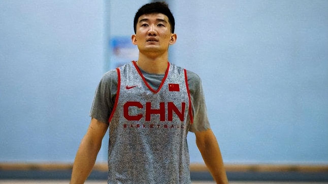 中国男篮|怕啥来啥，中国男篮临阵连折2位球员，杜锋麻烦大了！