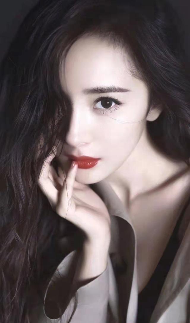 杨幂|杨幂算轧戏吗？《狐妖小红娘》下月开机，还要录制花少4