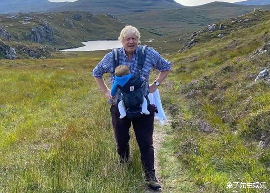 鲍里斯·约翰逊|32岁英第一夫人产后惊艳，四肢纤细身段妙，4个月儿子鸡窝头可爱