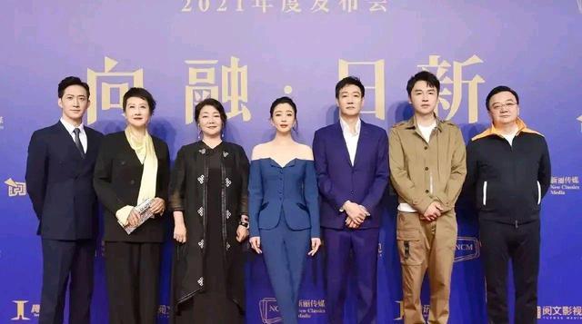 殷桃|《人世间》演员集体换现代装,雷佳音一如既往的憨,殷桃气场强大