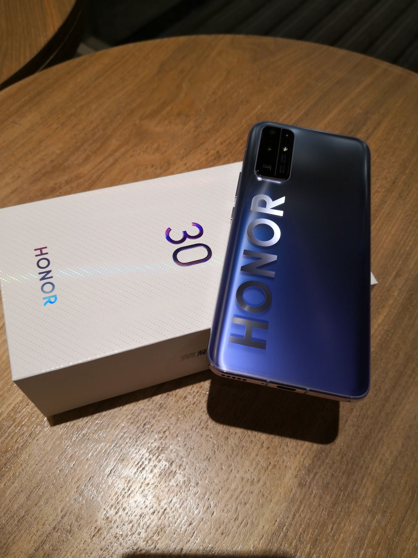 荣耀30|荣耀30测评：有颜又能拍