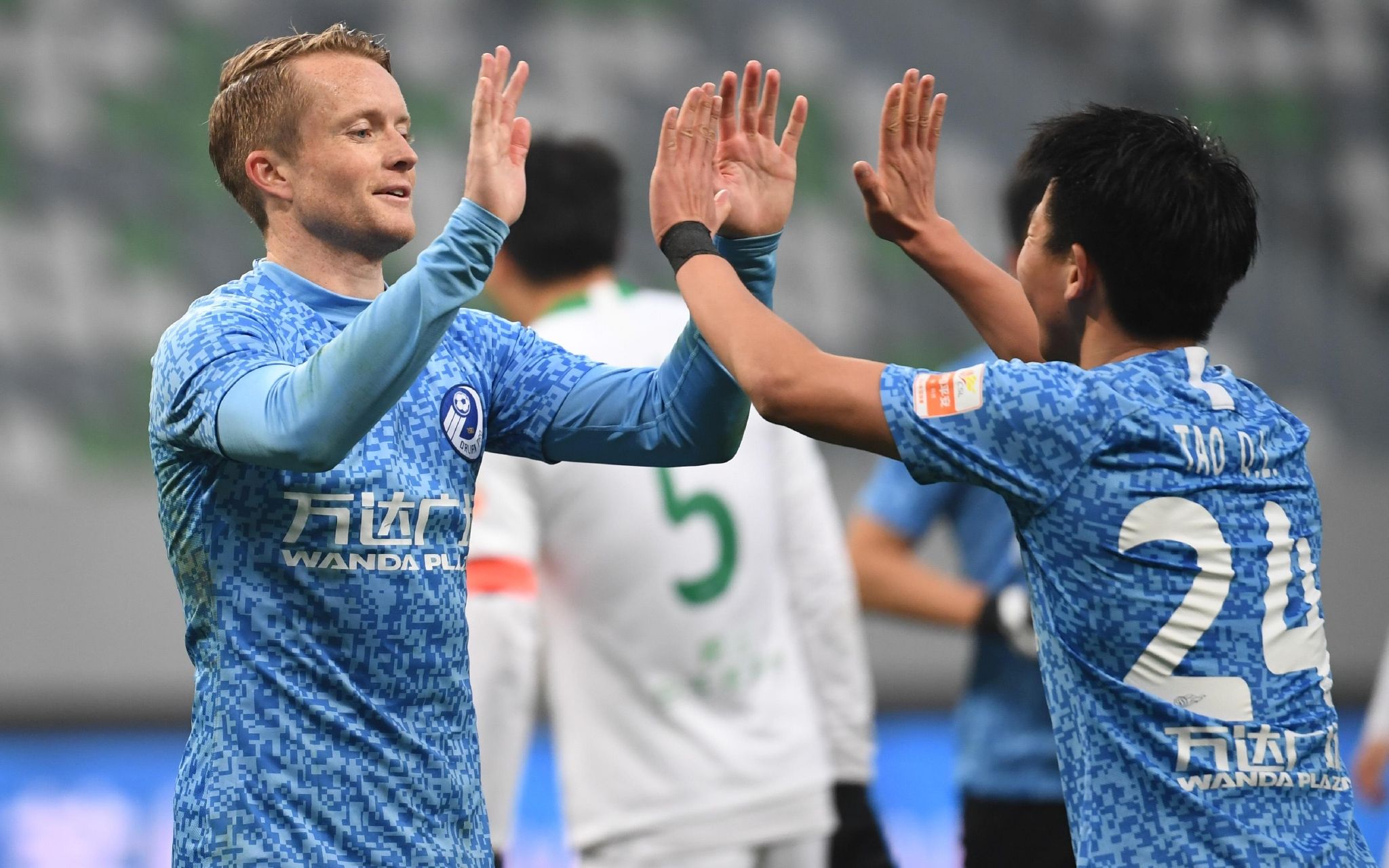 戛纳|42岁汤唯无缘戛纳奖项遗憾而归;女生因以前感染过新冠被开除