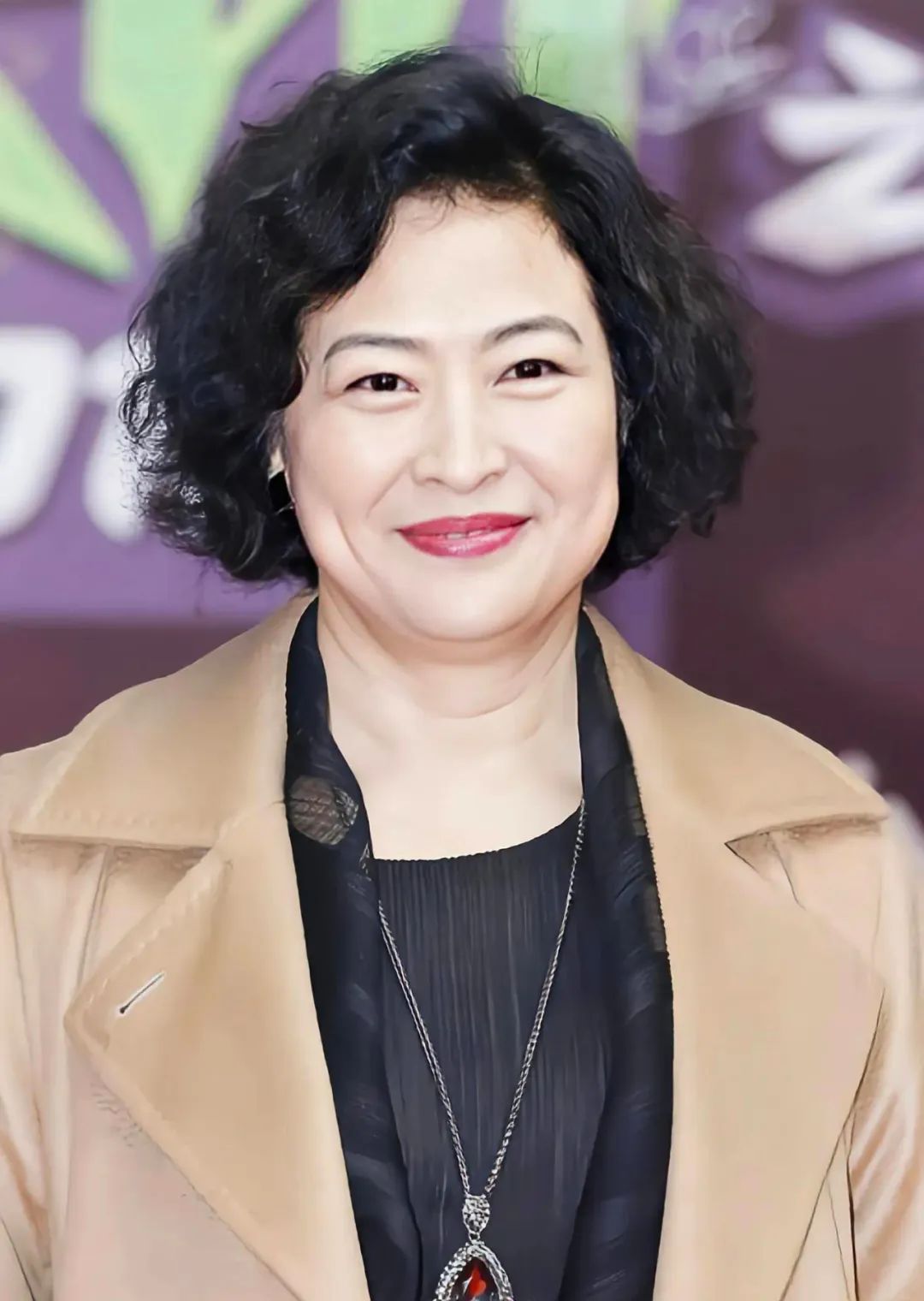 许娣|她给半个娱乐圈的明星当过“妈”，和初恋低调结婚41年恩爱如初，老公却身份成谜