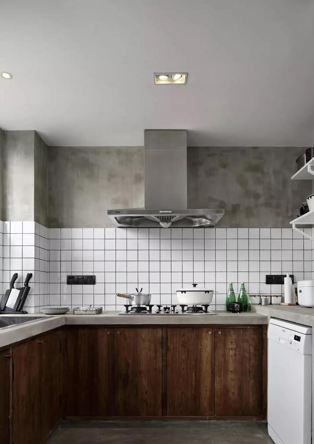 厨房顶面吊顶,用铝扣板好还是石膏板好?