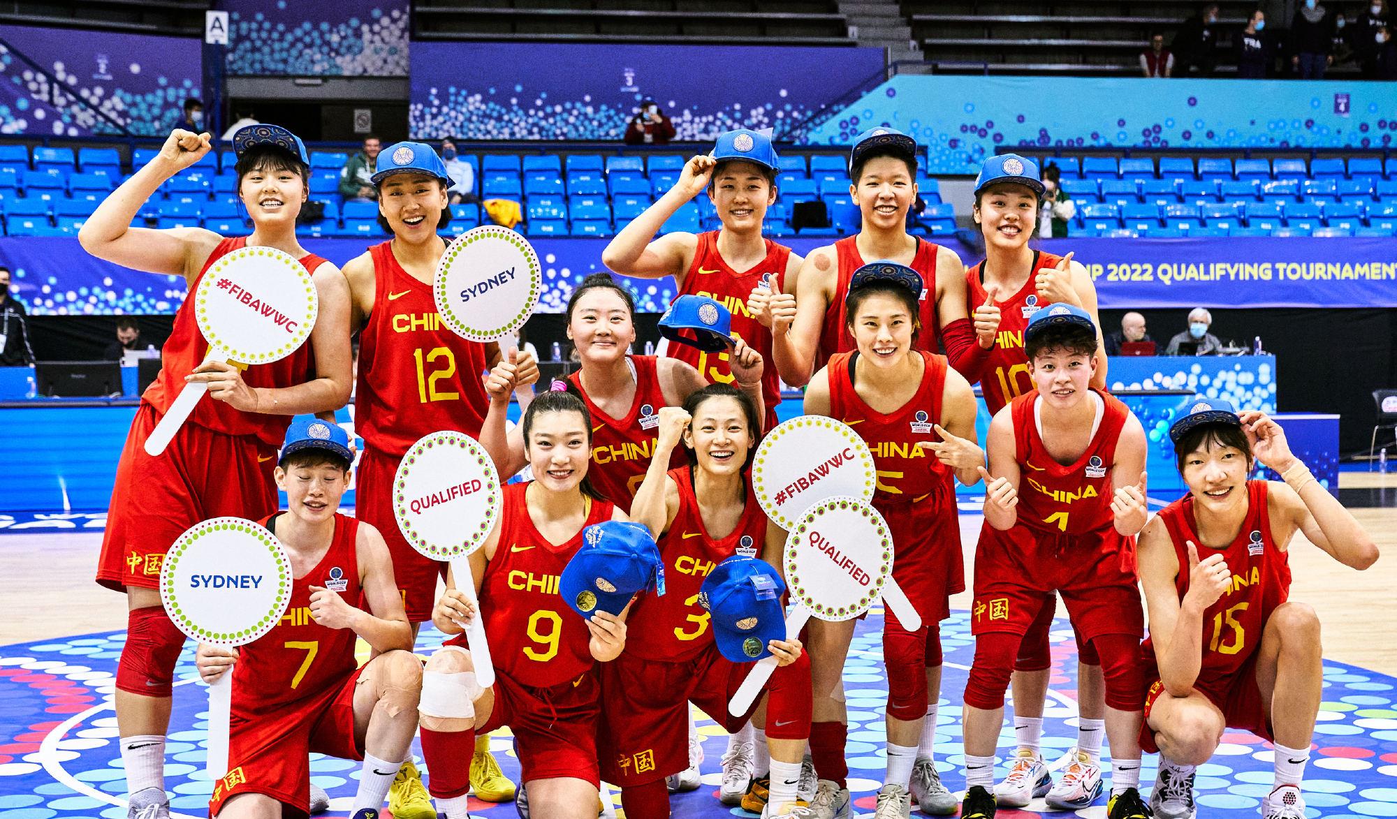 胡明轩|CBA胡明轩母亲发布照片 50岁如少女 丈夫相差15岁 与杜锋关系密切