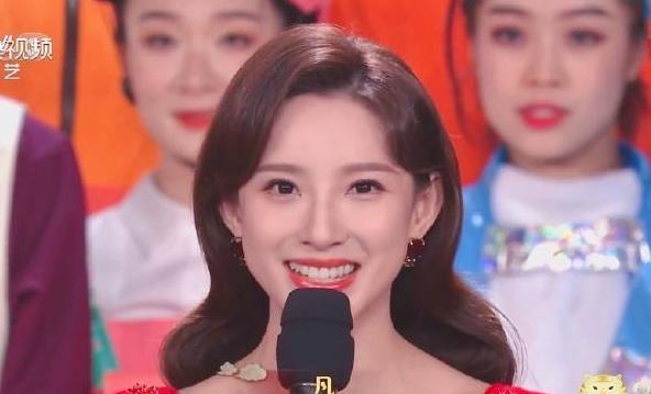 马凡舒|春晚主持马凡舒火了,连冬奥会选手都主动关注,教育经历不简单