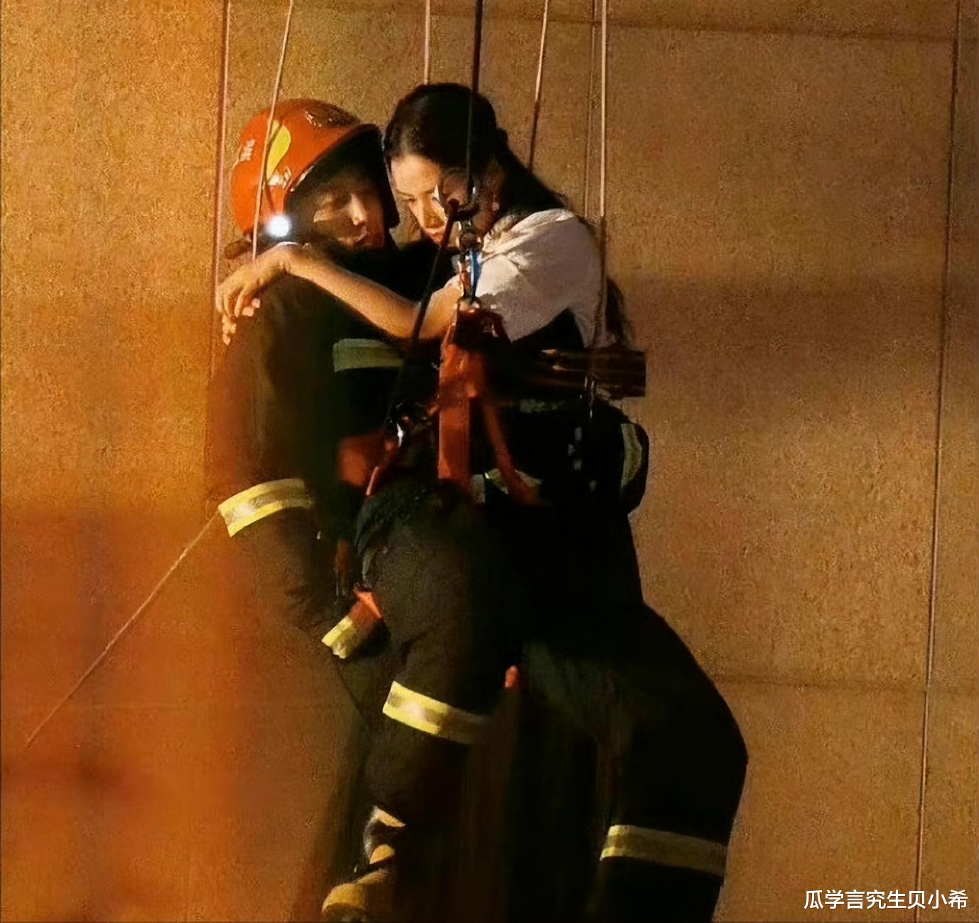 韩剧|流量小花被质疑不敬业，让男替身吊威亚戏穿女装，抱紧男主表情害怕