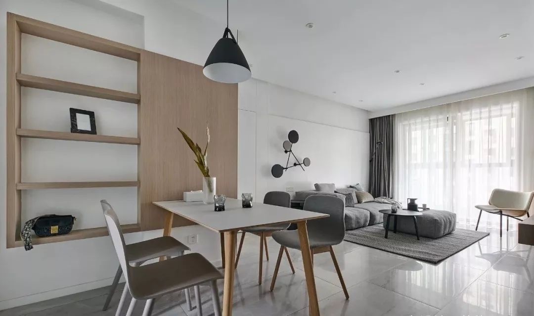 95㎡现代简约三居室,原木收纳柜配大白墙实用舒适有格调!