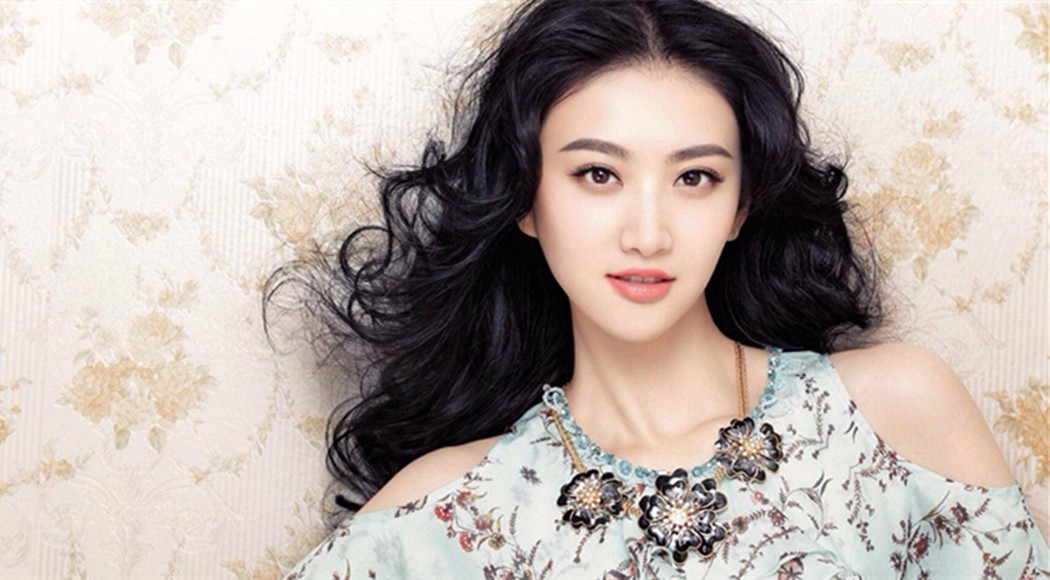 经典|别再吹捧“巴掌脸”了！15位“胖脸”也好看的女星，个个美得耀眼