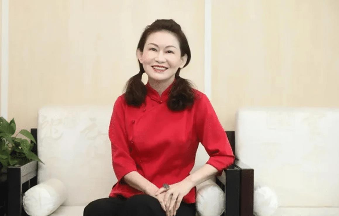 赵燕已取代陈丽华,成北京女首富,没有背景的她是怎样创业的