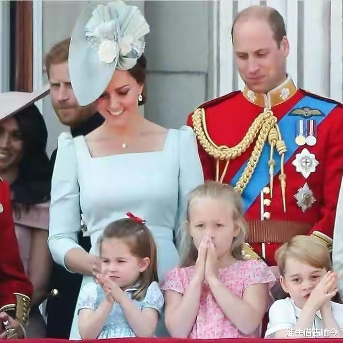 夏洛|夏洛特7岁了：曾替威廉给戴安娜写信，告诉奶奶，爸爸一直很想她