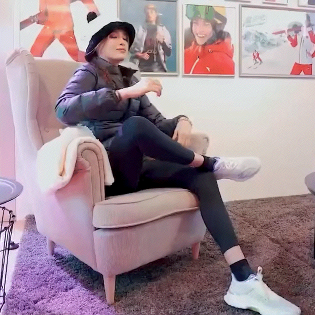 方媛|谷爱凌翘起二郎腿,霸气又可爱!冬奥冠军来三里屯,大批粉丝守候