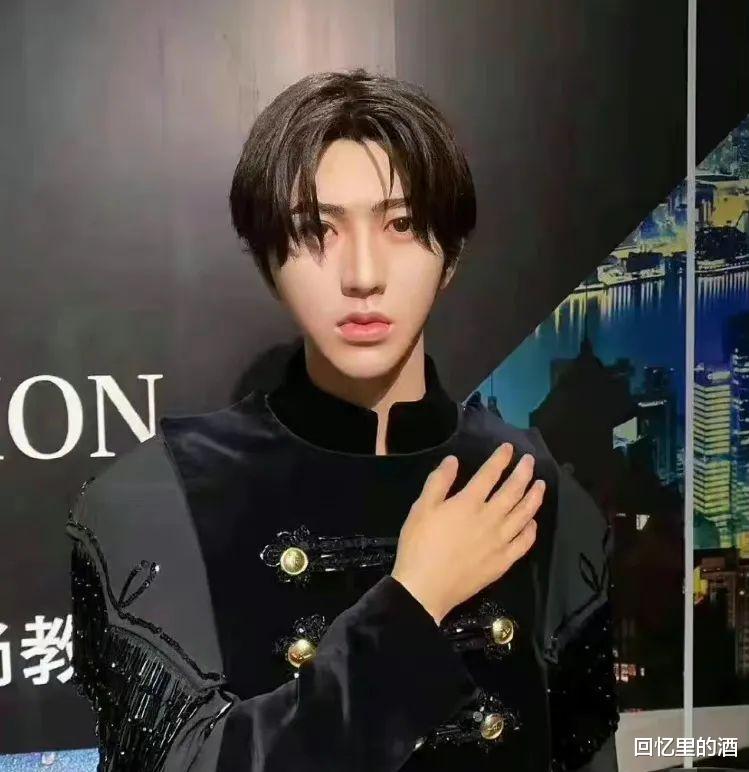 杨幂|谁敢信这是杨幂啊？神似热依扎还暴露脸僵，可以入选灾难名场面了