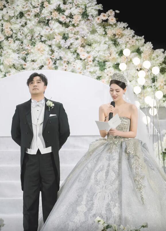 贾玲|演员张泰维结婚，贾玲证婚激动落泪，搭档张小斐未现身