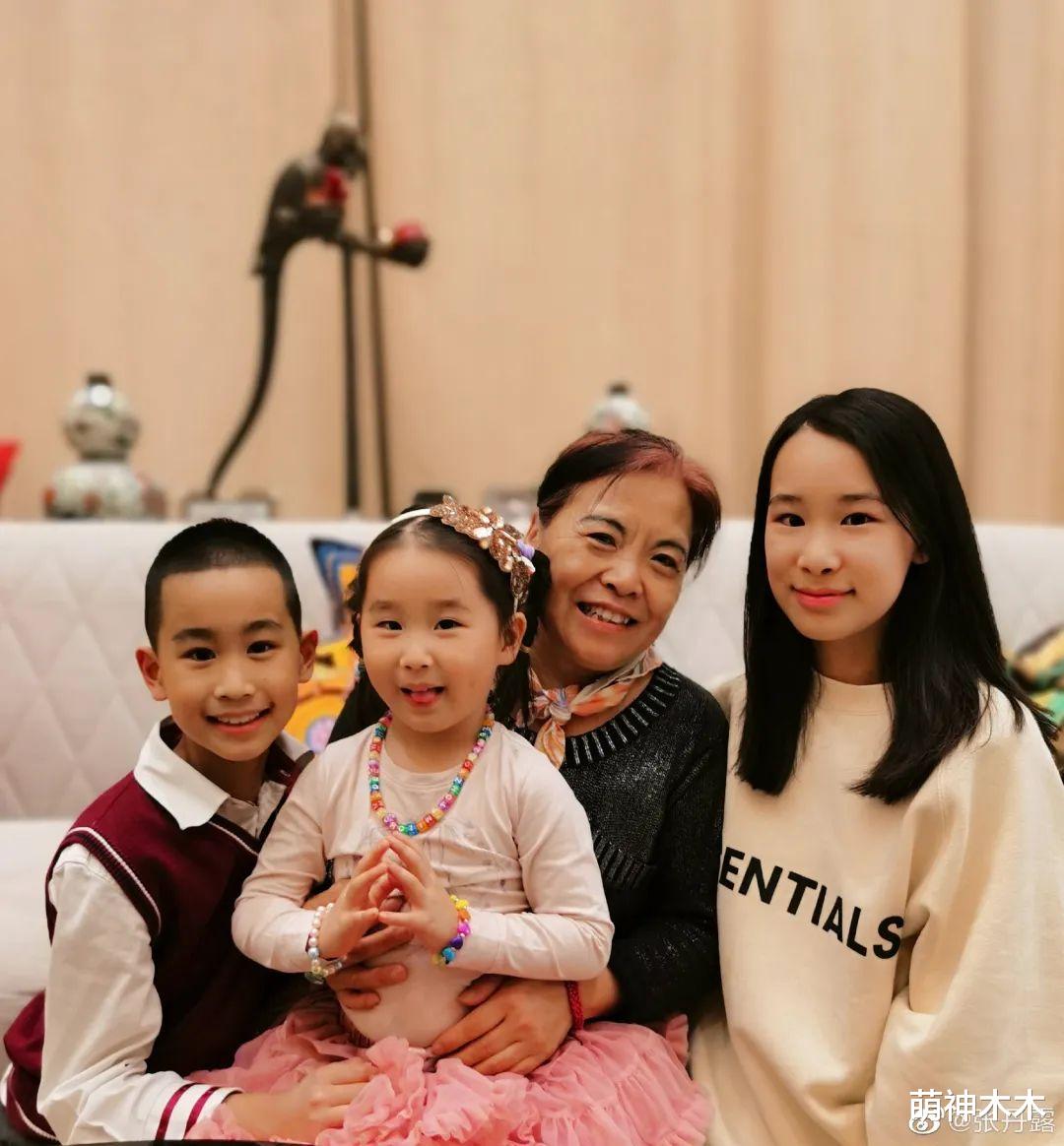 赵文卓|明星对待保姆区别多大?陈浩民家不让上桌,赵文卓家送钻石项链