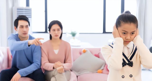“用来打孩子正好”,女子在花园修剪竹子,路过家长纷纷前来挑选