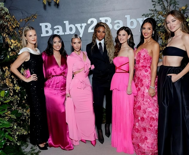 金·卡戴珊|40岁瓦妮莎晒合影不输卡戴珊，与神秘男子互动，2人被怀疑热恋中