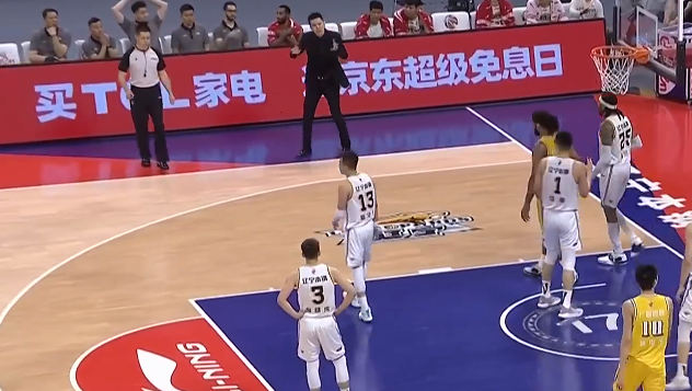 皮奥利|不留情面，杨鸣为何会怒骂郭艾伦？艾伦不该犯这种错误，被骂不冤