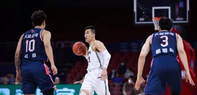 辽宁男篮|48-58！扣篮王13+2天神下凡，郭少4+4依然出色莫兰德6中1形同梦游