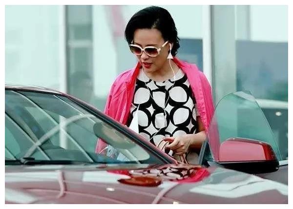 袁泉|8位自带“总裁”气质的女星,总裁范拿捏到位,稳重大气还不油腻