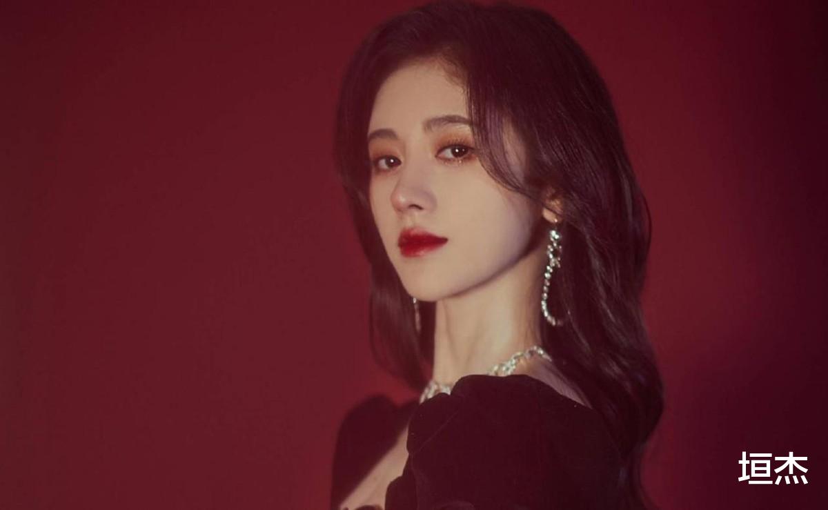 鞠婧祎|当众放狠话挑衅鞠婧祎，扬言明年誓夺第一！后公开诅咒CP粉去世