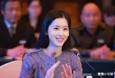 章泽天|差劲的主办方，竟然把刘强东与奶茶妹妹分开坐，太过分了