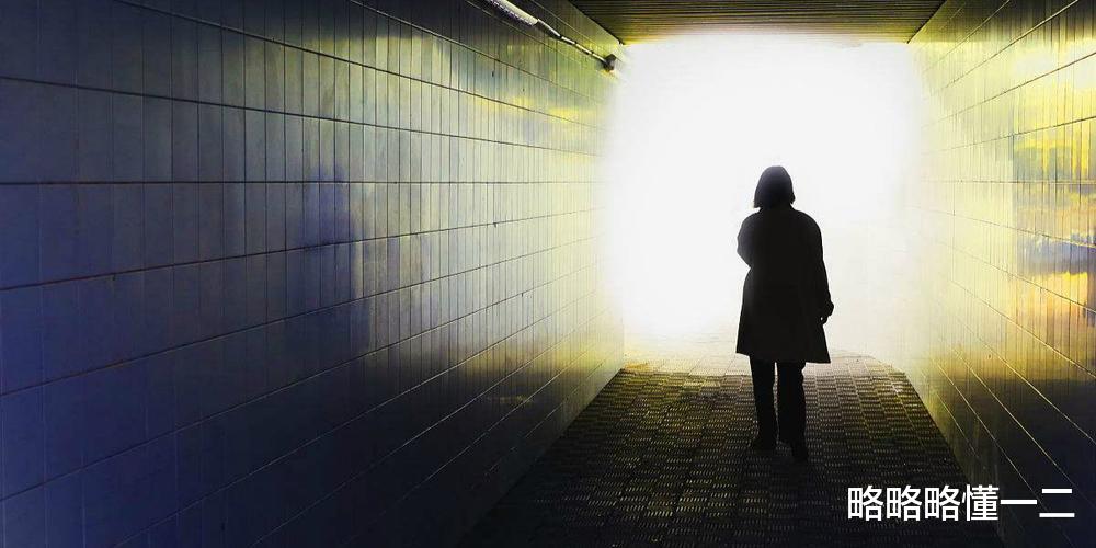 大学|如今的求职有多难?985大学毕业,从老师到调酒师,一年失业三次