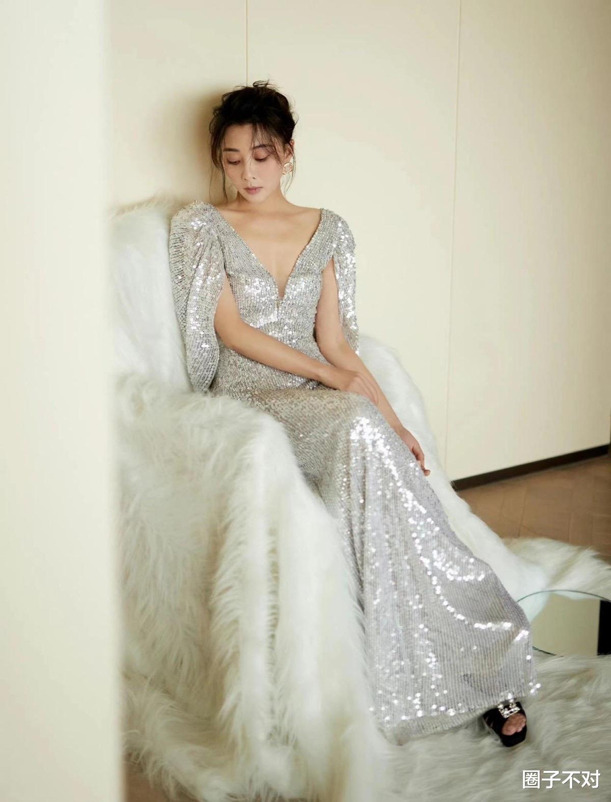 殷桃|42岁殷桃成红毯焦点，穿“滑溜裙”没有一丝赘肉，身材堪比小姑娘