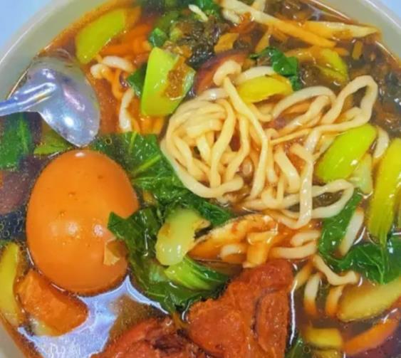 浙江老板把食堂交给小舅子惹争议,工友吐槽:年初一桶油还剩一半