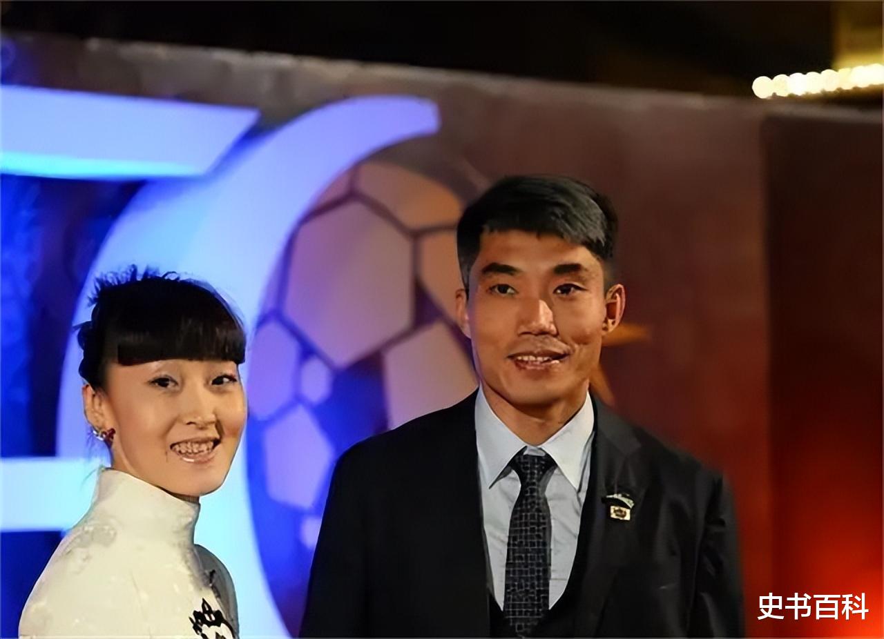 郑智|郑智小7岁娇妻:大学就有8辆宝马车,丈夫年薪千万却不值一提