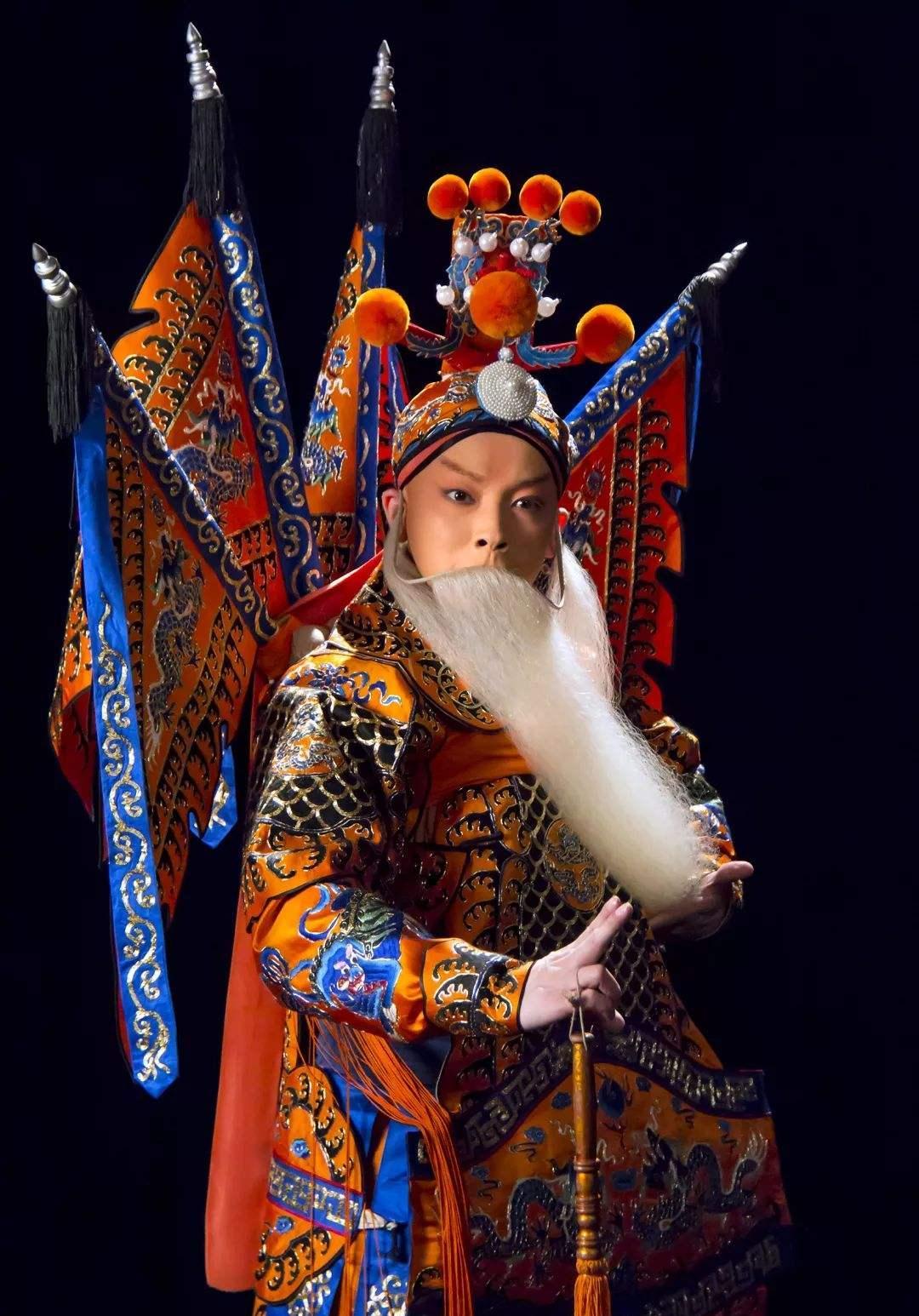 京剧|京剧青衣演员演出挨倒好，并且台下有观众高喊“好花脸”