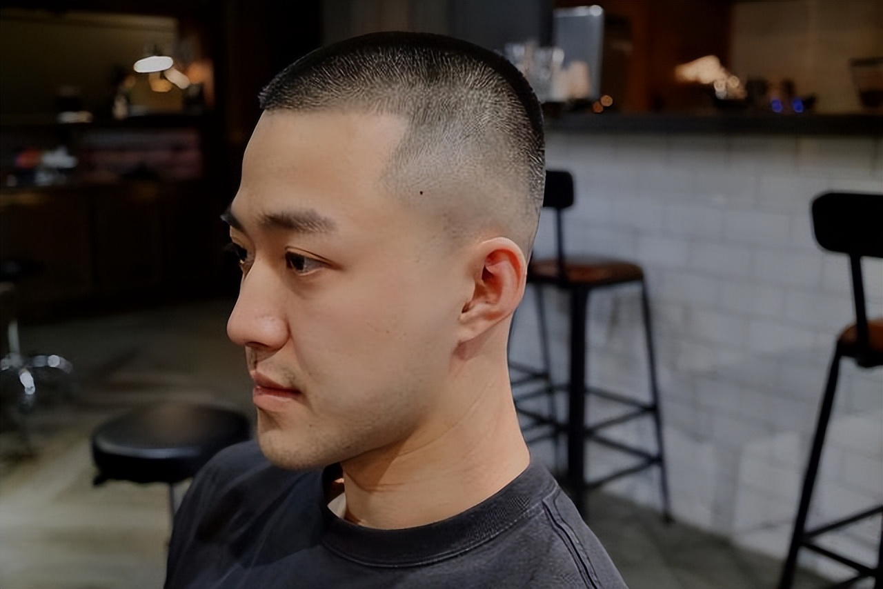 番茄 到了中年后，为什么很多人都“剃光头”，看这三点你就明白缘由了