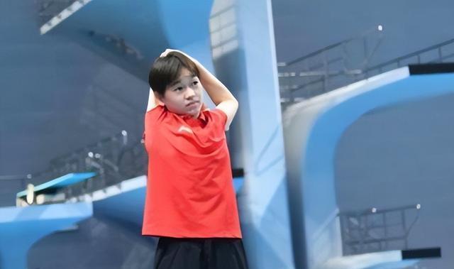 全红婵家小院重新装修!大门及外墙焕然一新,全爷爷站在门口监工