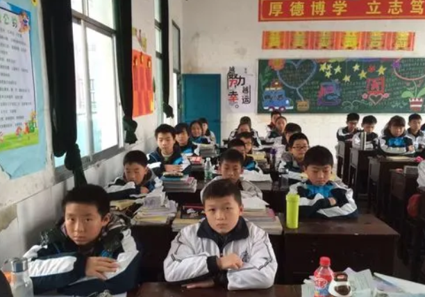 穿衣搭配|要“凉凉”了，非师范生或将取消从教资格？师范生的出路来了