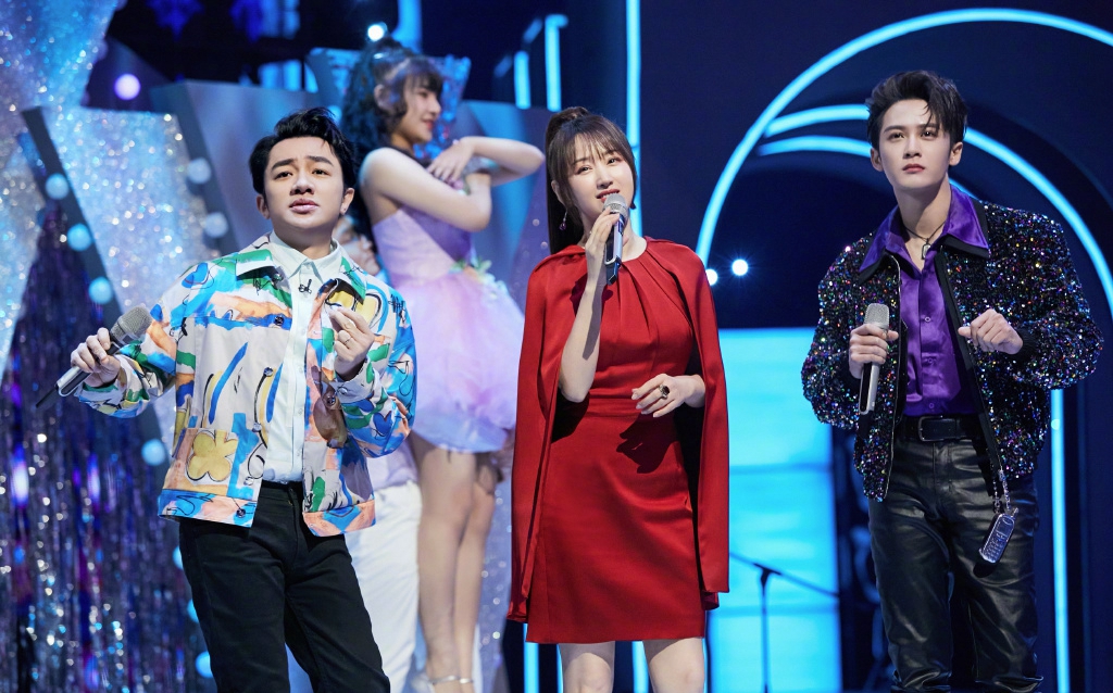 杨钰莹|51岁杨钰莹少女心十足！生日晒照曝光千万豪宅，网友：不会老吗？