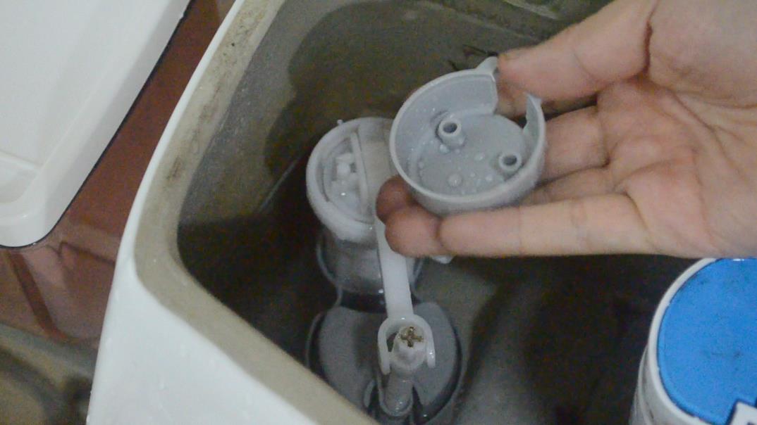 马桶吸力越来越小怎么办?别着急花钱修,教你自己在家解决