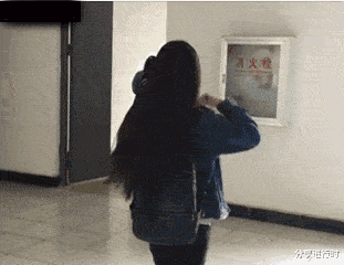 “和朋友一起住酒店，卫生间的小铁棍是干嘛的？”