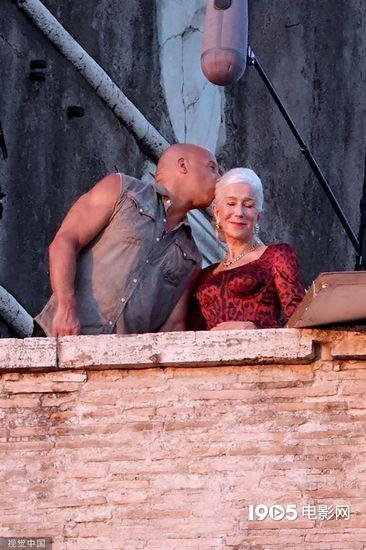 范-迪塞尔|《速激10》热拍 范·迪塞尔与海伦·米伦亲吻拥抱