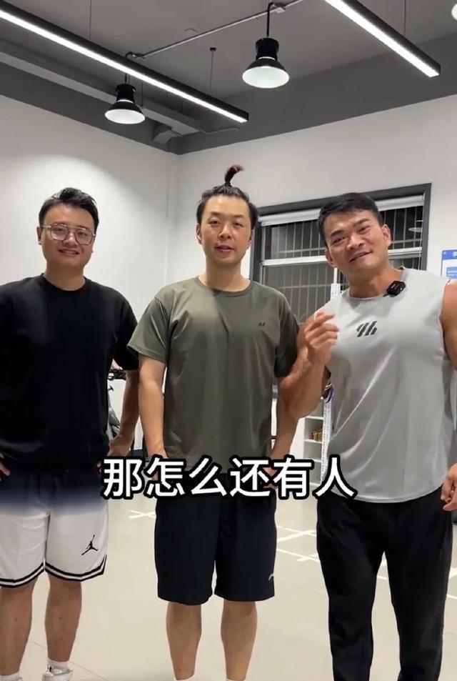 杜海涛 34岁杜海涛近照，瘦身近30斤，身材变得挺拔