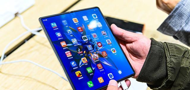 华为|2大喜讯接连传来!华为5大军团立奇功,“王炸手机”更是令人期待