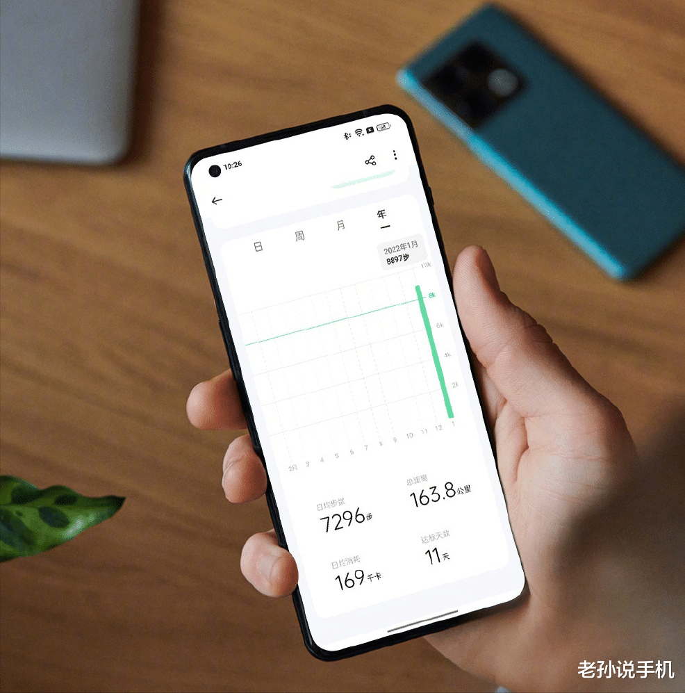 iphone13|性能比肩iOS,续航干翻iPhone13ProMax?老外对国产机刮目相看!